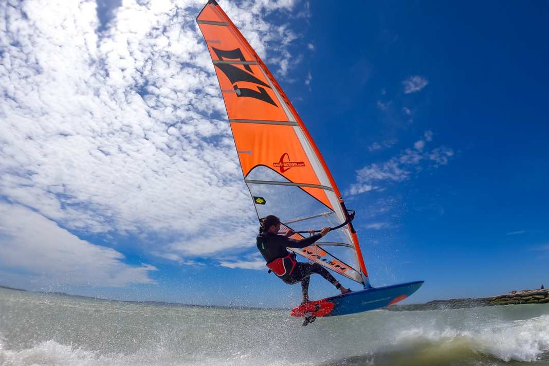 Perfect test conditions with flat water and small waves