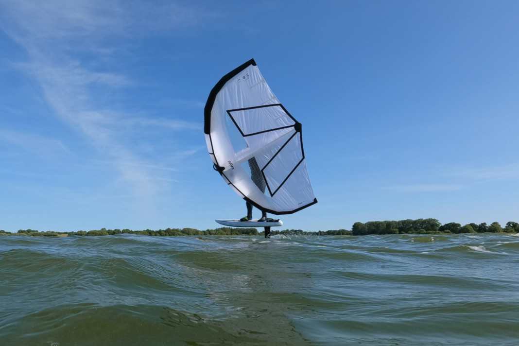 We tested the Vayu Eos 2 Wing in the waves and on flat water