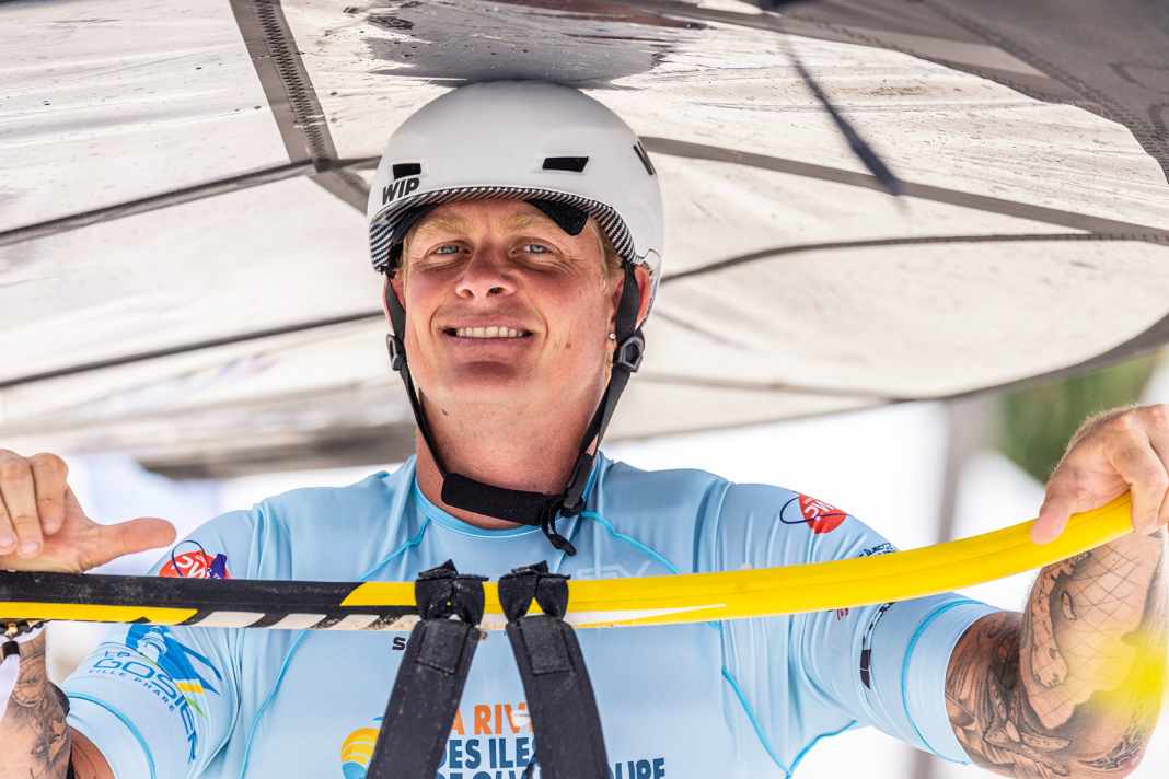 Während sich die meisten Windsurfer heutzutage auf eine Disziplin spezialisieren, bricht Amado Vrieswijk aus Bonaire diesen Trend.