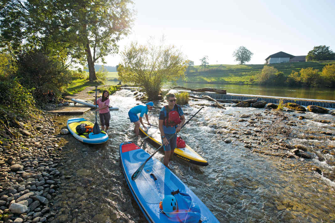 Are there carrying passages or longer stretches of shallow water? Then sturdy footwear can be useful.