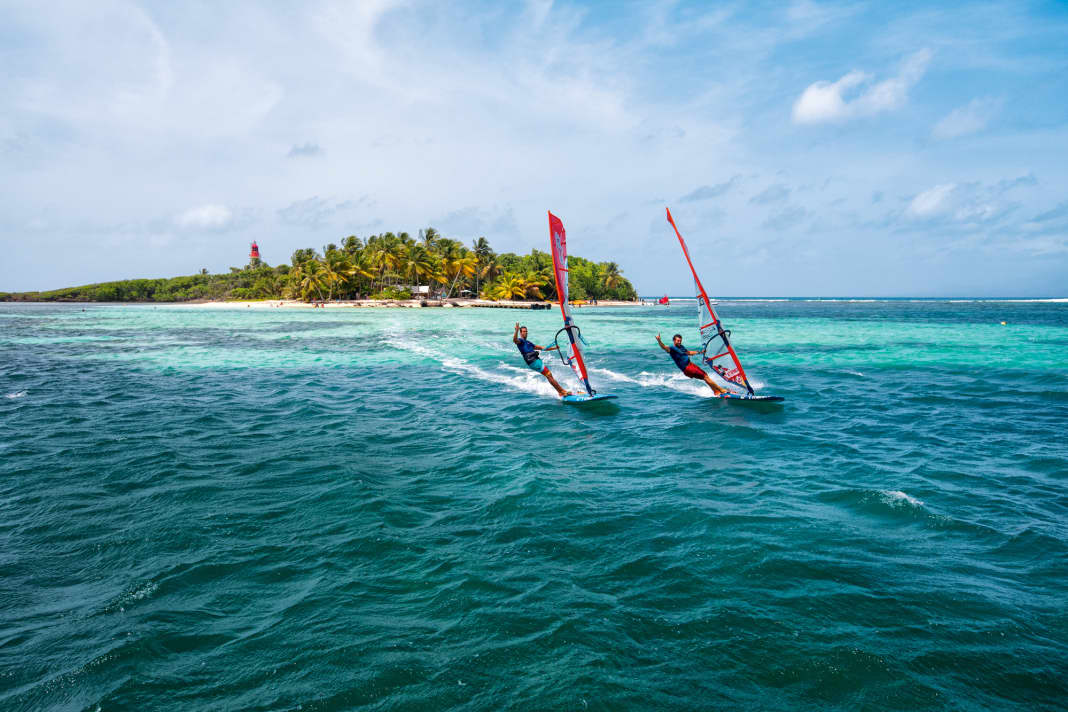 Guadeloupe ist Windsurfen wie vor einer Fototapete - traumhafte Spots mit atemberaubenden Farben