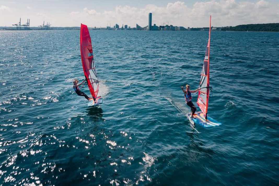 The iQ-Foilers Alfred Dixen and Marinus Tambo want to foil once around Denmark.