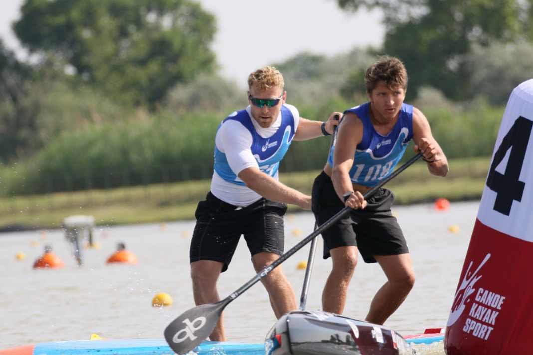 Ole Schwarz (left) in a duel at the buoy