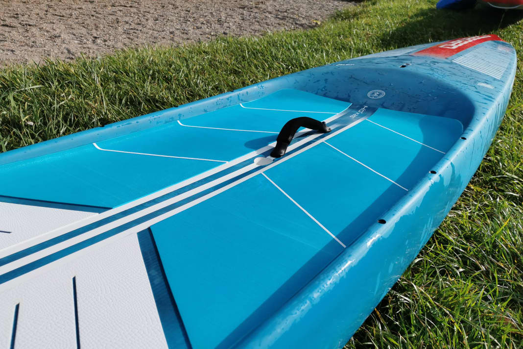 Das Deck ist abgesenkt aber deutlich weniger als beim Allstar oder beim kanuartigen Sprint.