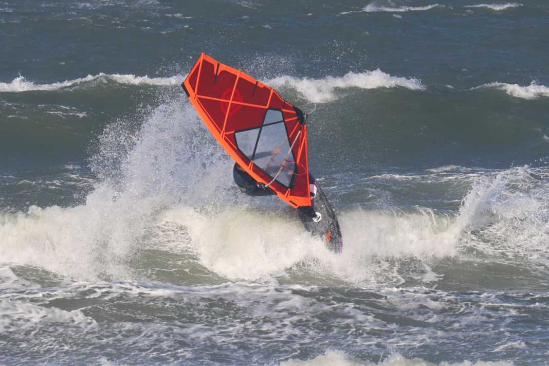 The Goya Banzai Surf is available in the barred X version