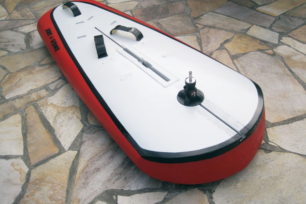 Uli Kallenberger built a neck trainer for the terrace from an old raceboard