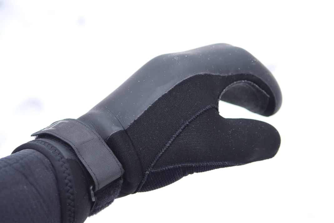 Surf gloves ION Arctic Gloves in test