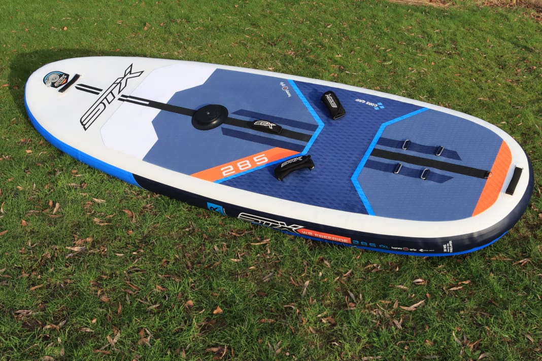 Das STX iWindsurf RS 285 soll Windsurfen und SUPen gleichermaßen ermöglichen