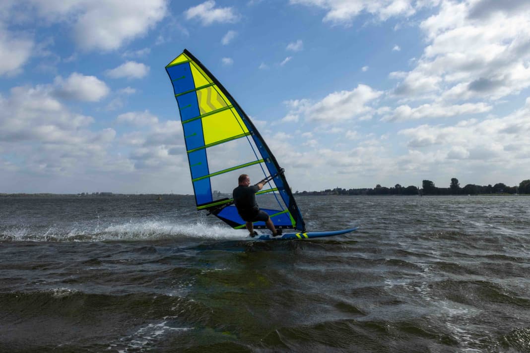KA Sails wird zu Tribal Windsurfing, das blau-gelbe Design bleibt