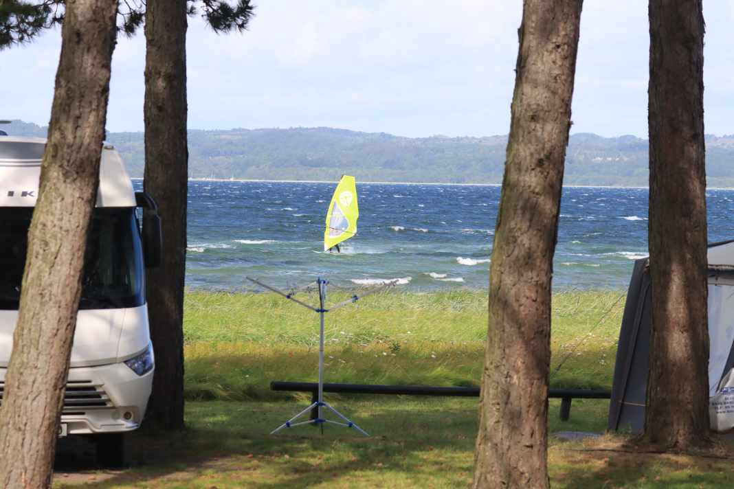 Staying close to the beach – it works particularly well at Ebeltoft Strand Camping