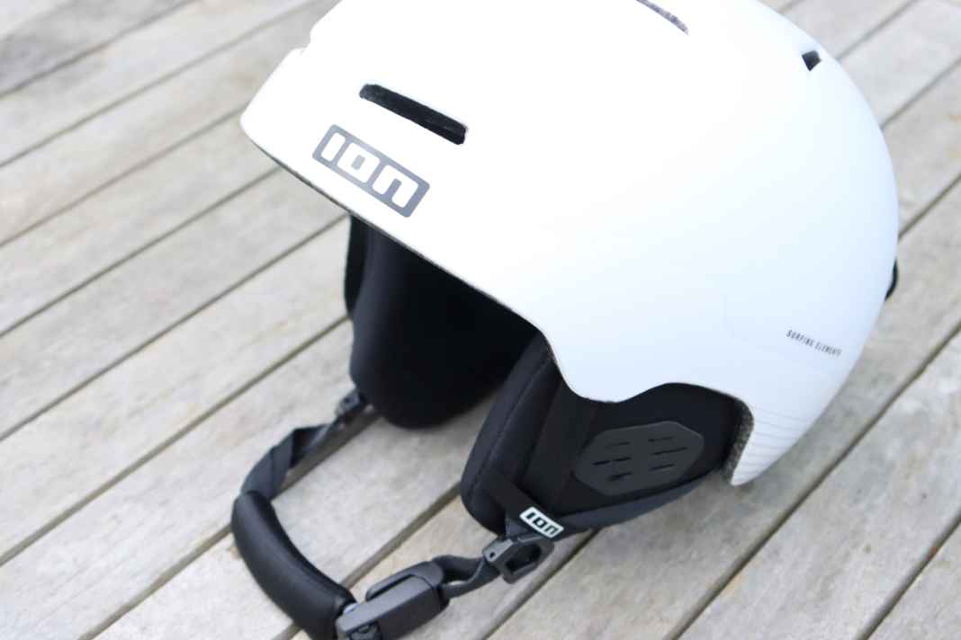 The Mission helmet from ION is available in two colours