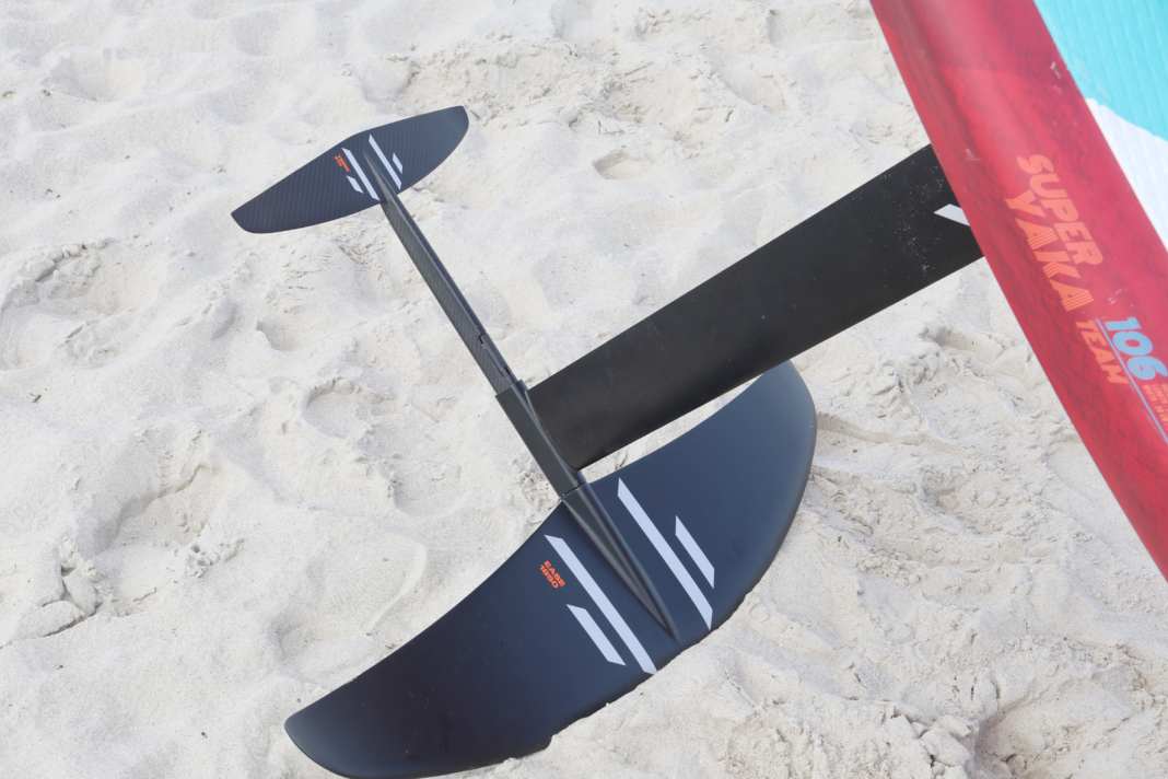 The Slingshot Ease One-Lock Foil is available in five sizes