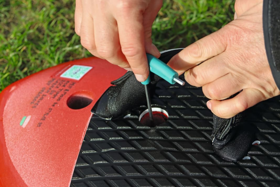 The tuttle box sits directly under the strap on the Maui Ultra Fins beStyler