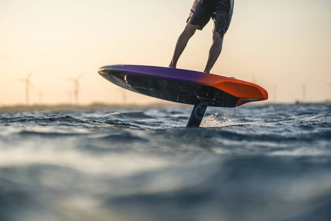 JP-Australia bringt mit dem M-Winger ein neues Wingfoil-Boatrd für wenig Wind