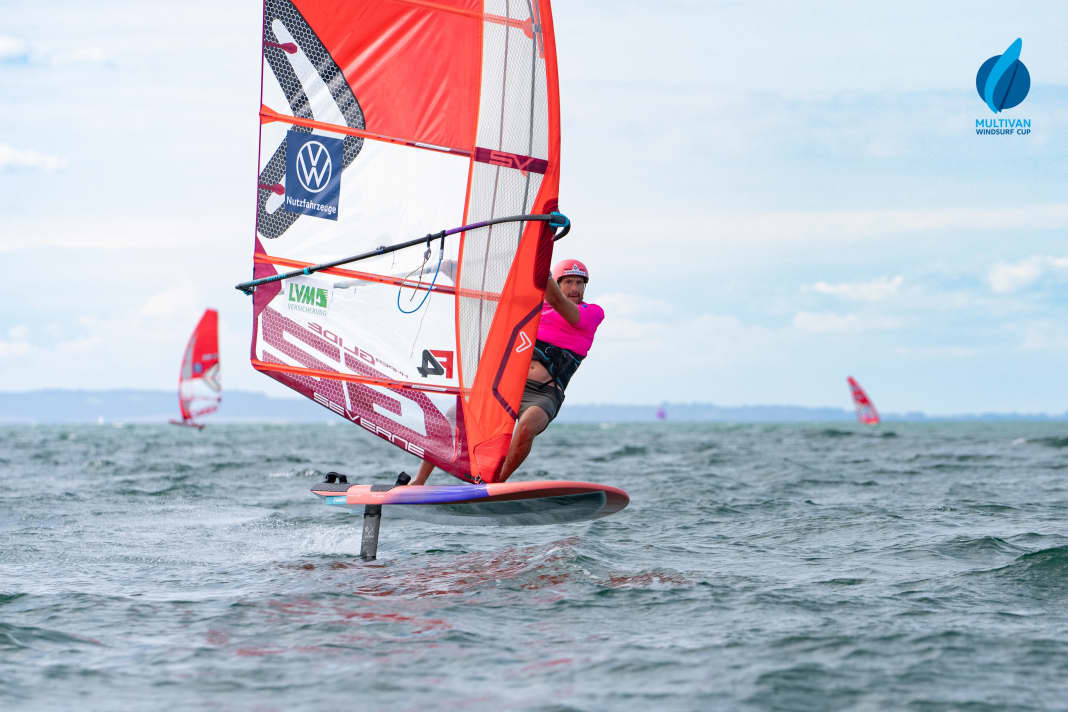 Vincent Langer holt nach einem hochspanneden Duell den EM-Titel in der Formula Windsurfing