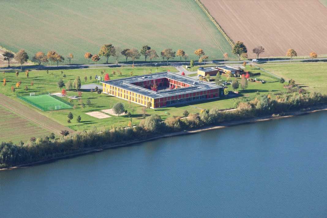 Youth hostel 2.0 - directly on Xantener Südsee and perfectly equipped for water sports enthusiasts.