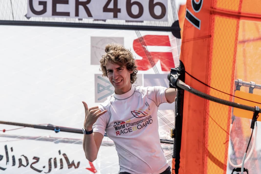 Erstmals sind zwei Windsurfer bei der Wahl zu Niedersachsens Sportler des Jahres nominiert: Lasse Brudek...