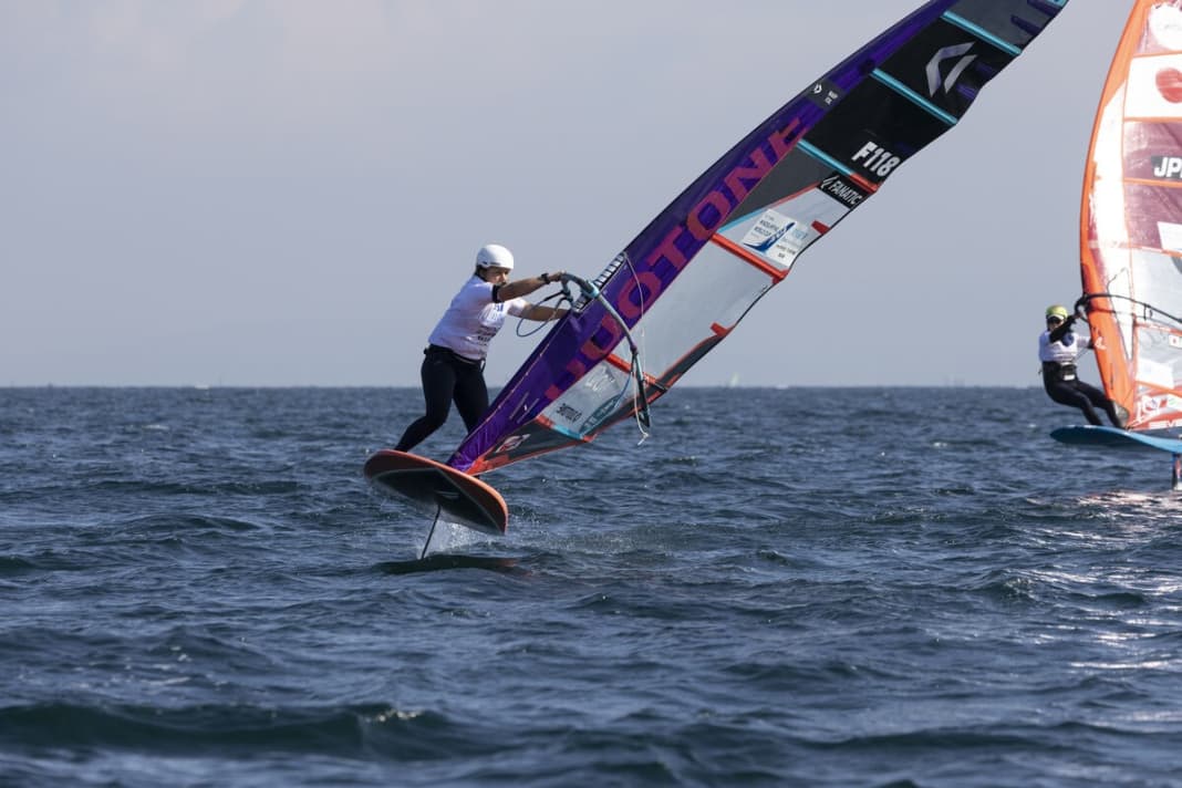 Clear favourite in the women's event - world champion Marion Mortefon