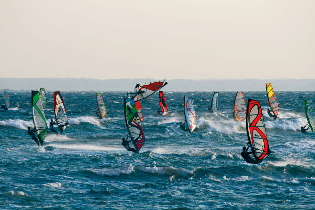 There's a reason why it can get crowded when the wind is strong from the east-southeast - beginners and pros alike can have fun on Kegnæs.