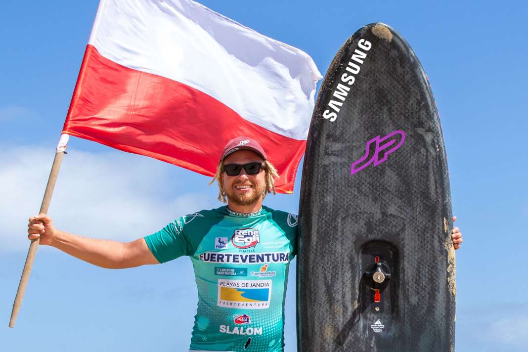 Maciek Rutkowski plant, von Schweden nach Polen zu surfen - live begleitet und für einen guten Zweck
