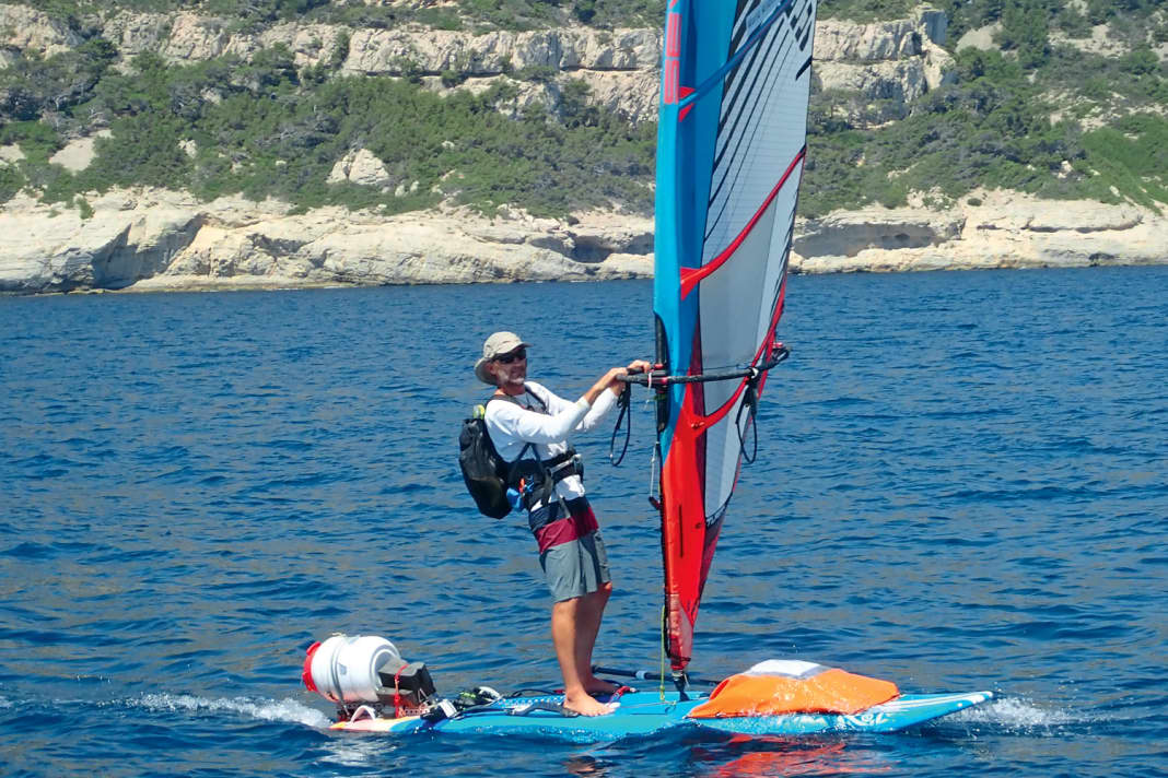 It doesn't have to be a circumnavigation of Europe like Jono Dunnett's (left) - small trips along the coast can also be realised without a lot of luggage and with little effort.