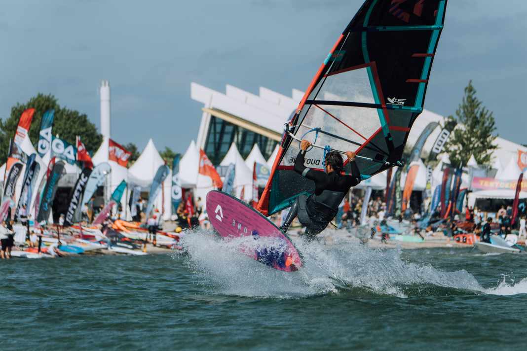 Freestyle action in front of the festival site