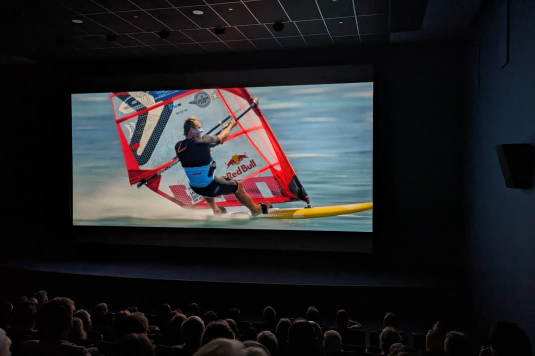 Cracking the 100 km/h mark is initially the central motif of "Born to WIndsurf"