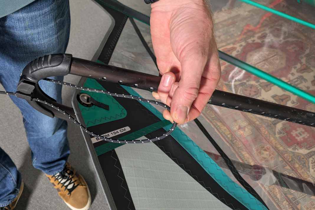 Schon gewusst? Das Einfädeln des Tampens am Schothorn könnt ihr euch sparen!