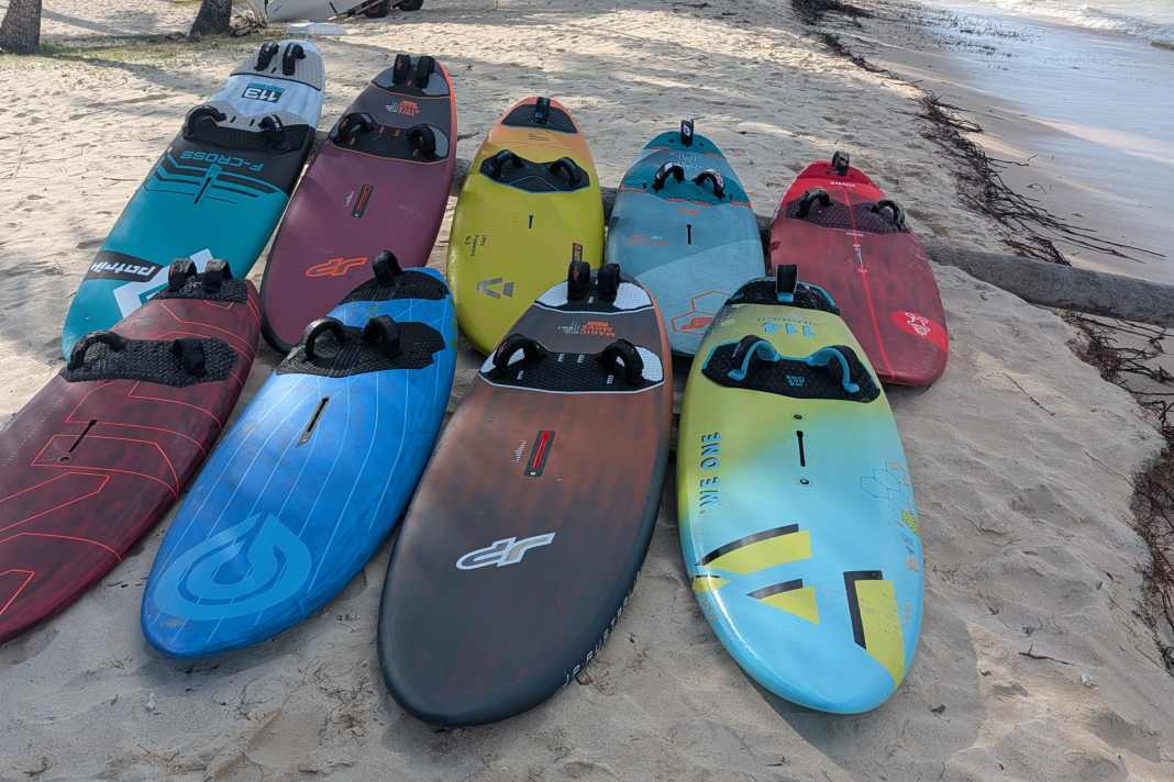 Sind sie nicht hübsch? Neun Freemoveboards um 115 Liter lagen beim Test auf Tobago bereit und wurden ausgiebig getestet