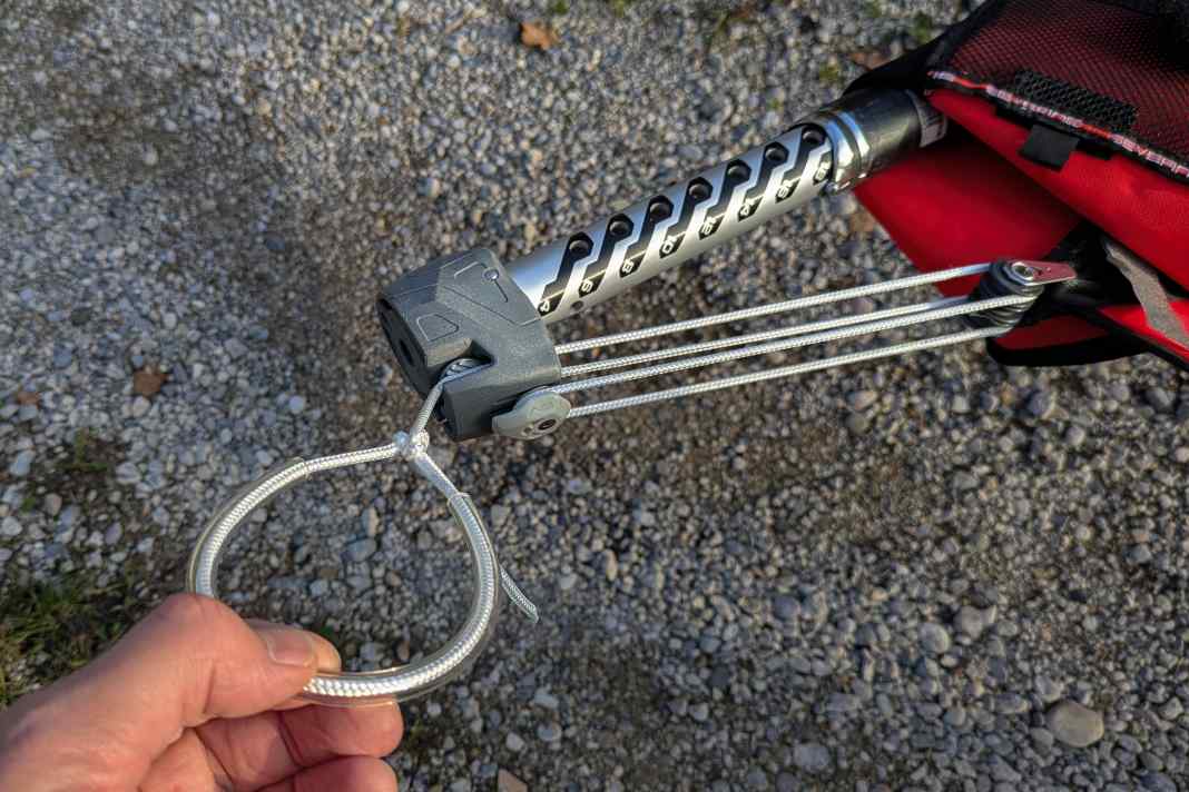 With the Severne Cyclops, the rope always remains in the cleat; the pull loop is fixed.