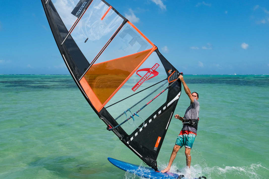 Is the sail neutral in manoeuvres? Tester Frank Lewisch does the check at RRD.