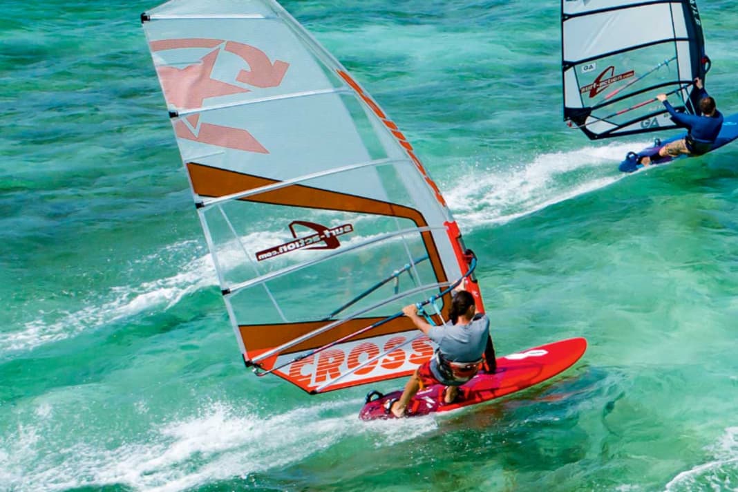 Freeriders Paradies: Die kilometerlangen Schläge bei den Testfahrten sind ein seriöser Job und Genuss zugleich. Das Sailloft Cross bei der Arbeit am Pigeon Point.