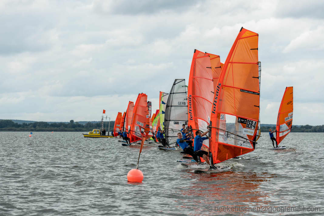 Fast 70 Starter:innen waren beim Finale der Surf-Bundesliga am Dümmer dabei
