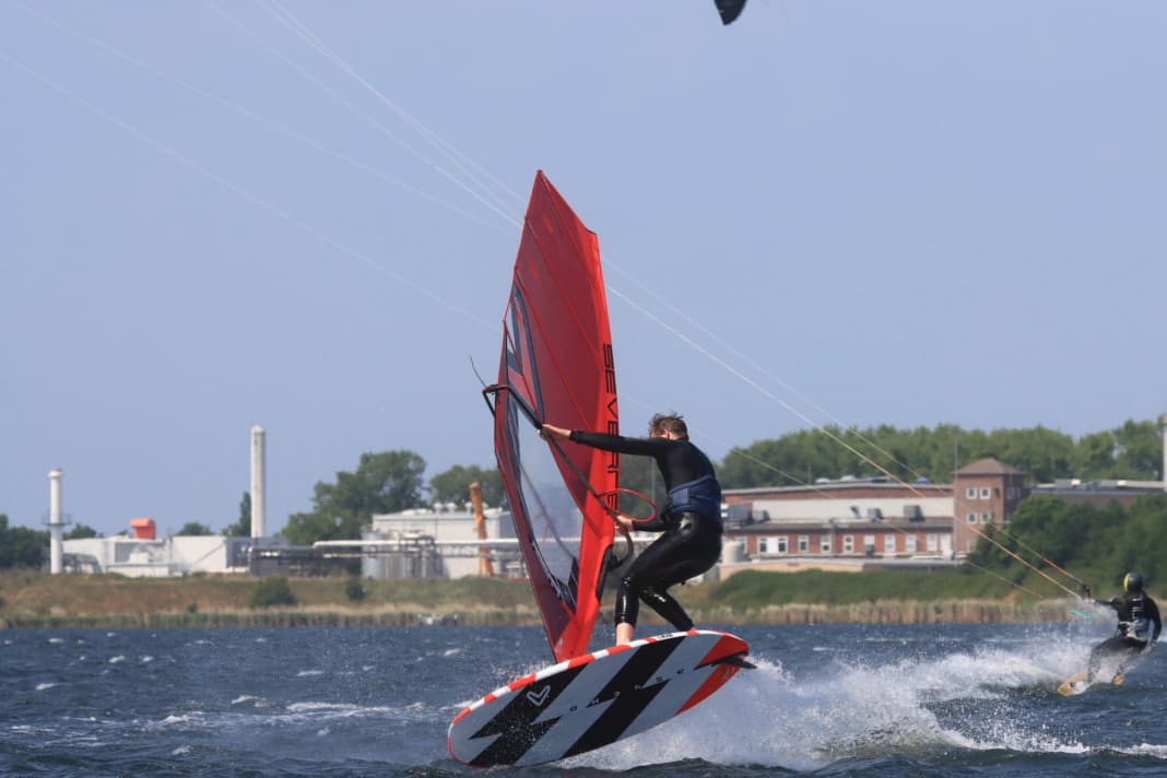 Severne Freek 4.8 in the surf test