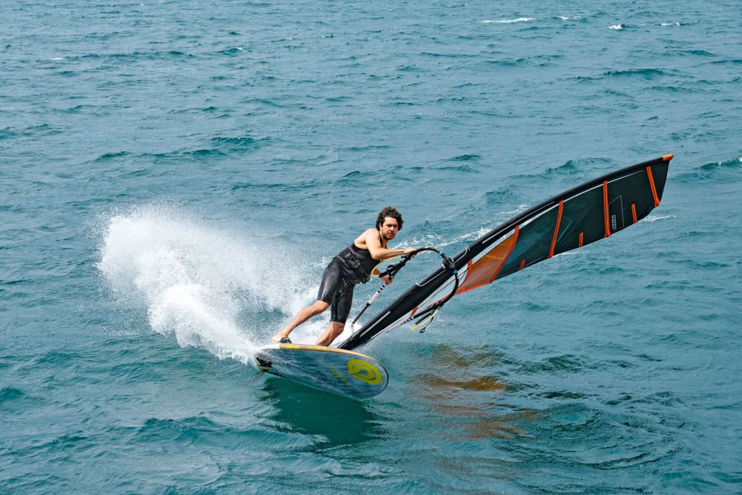 The Goya Bolt Pro 127 in a surf test
