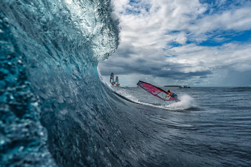 Leon Jamaer auf der Traum-Welle von Cloudbreak. Für surf blickt er auf den World Cup in Fidschi zurück.