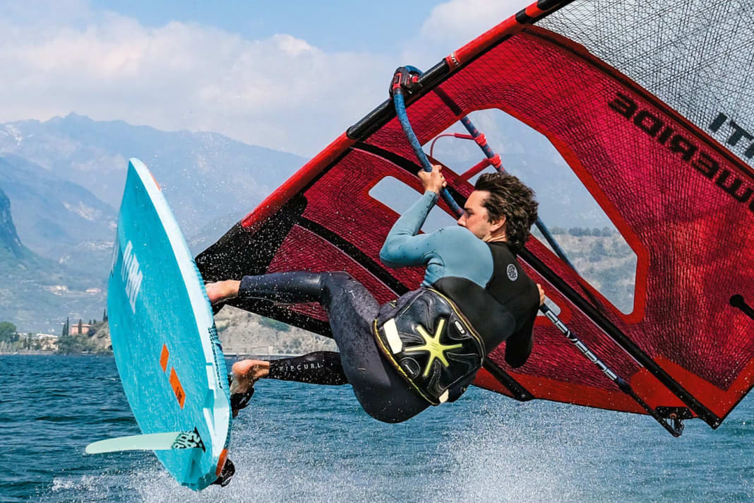What makes a good freeride fin? Fin designer Michael Schill explains. And we provide you with the most important basics on profile, rake and the right length
