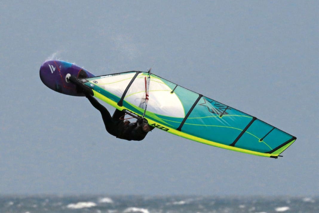 The profile of the Ezzy Wave was mainly influenced by flatter battens.