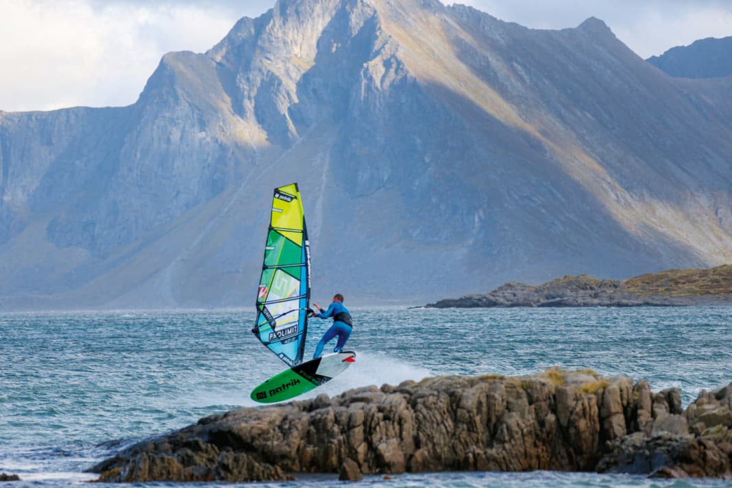 The Lofoten Islands are definitely not suitable for a pure windsurfing holiday. They would be too good for that. Nevertheless, with a little spirit of discovery you can find some great spots.