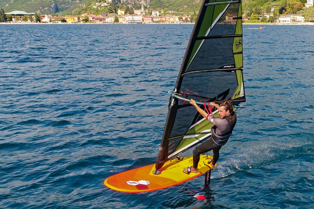 The Tabou Fifty was designed from the outset as a fin-foil hybrid and actually offers the best foil suitability - in a good field.