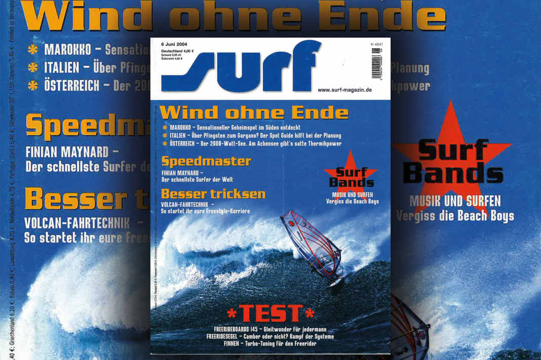 Mittendrin in einem fetten Atlantik-Swell: Stephane Etienne bei einem Big Day auf Fuerteventura ziert den surf-Titel im Juni 2004, fotografiert von Gilles Calvet.