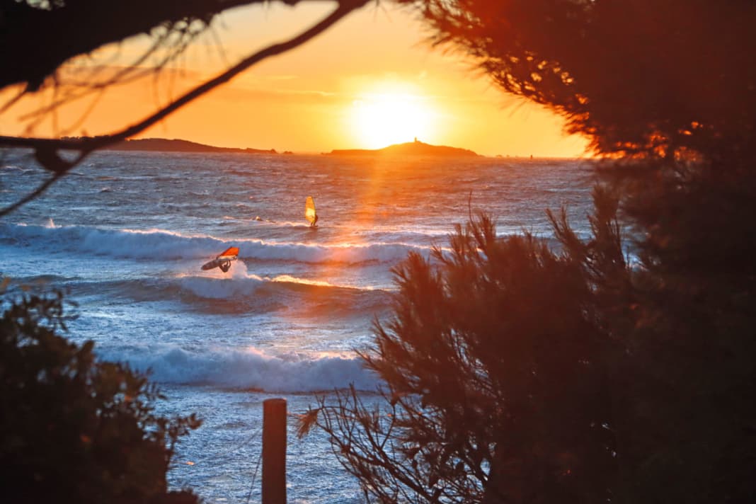 The last hour of the day is often the best on the water - then even an otherwise chronically overcrowded spot like La Coudouliere in the south of France empties out