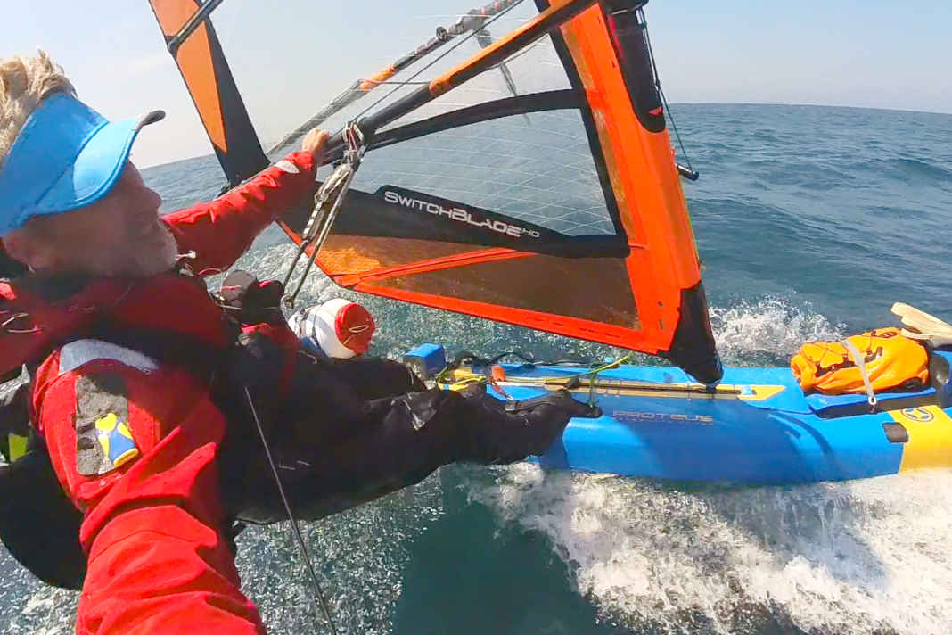 Jono Dunnett will 6000 Kilometer rund um Japan surfen