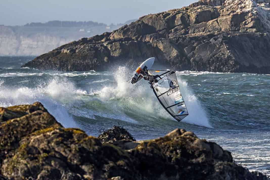 Baptiste Cloarec makes it to the final of the World Cup in Chile - despite a suspected broken foot