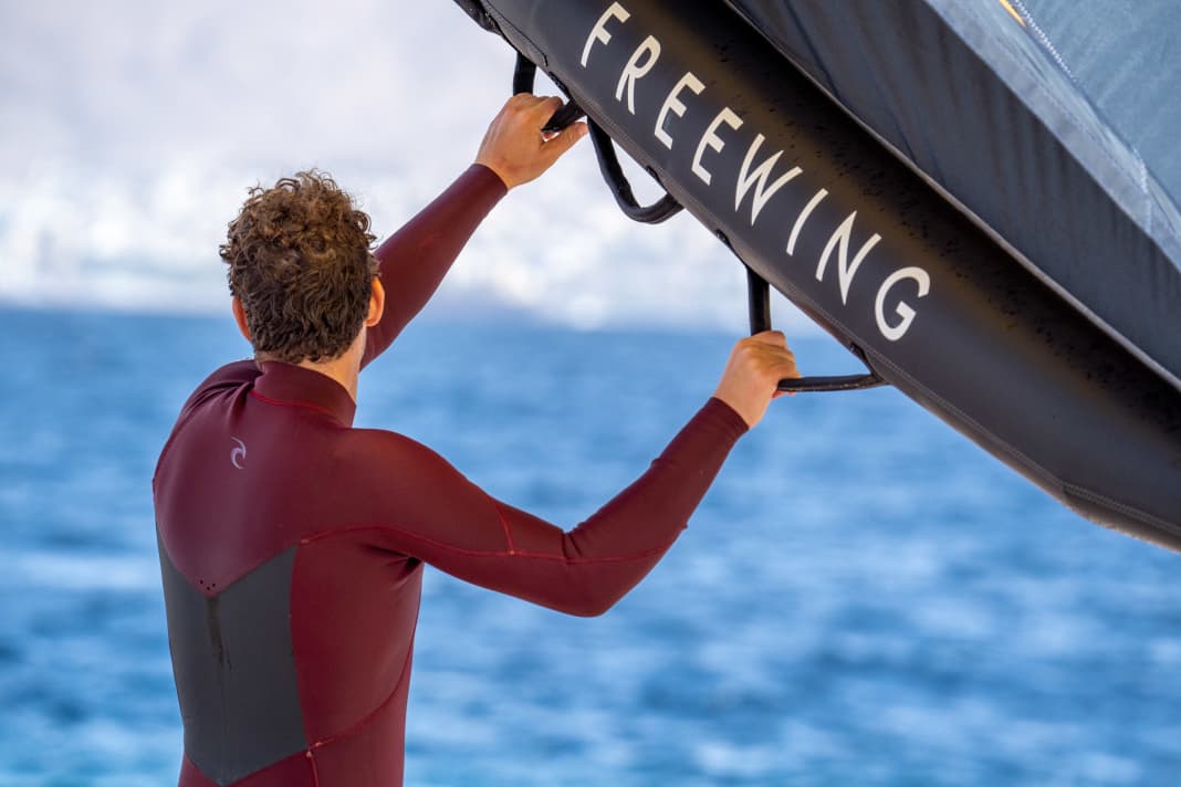 Three wide handles make it easy to reach without looking.