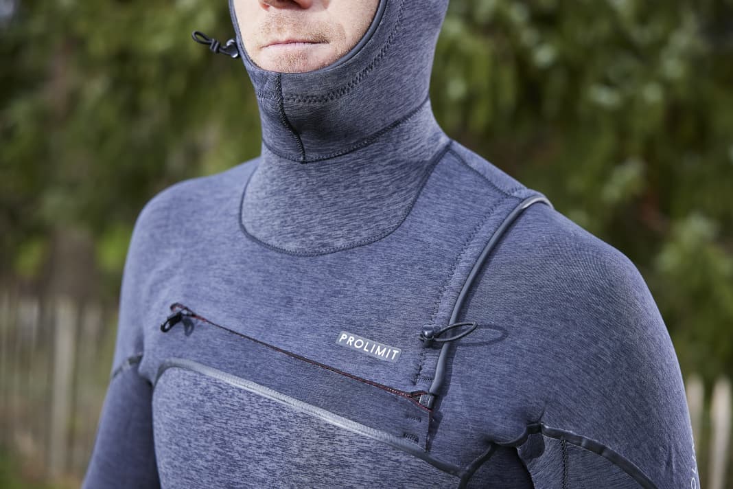 There is a well-functioning drawstring on the chest of the ProLimit Mercury