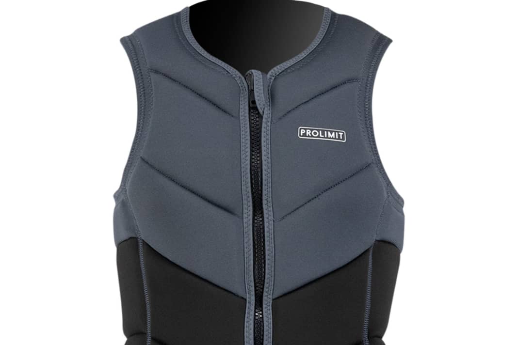 Bei der "full padded" Prallschutzweste reicht die Polsterung bis nach unten