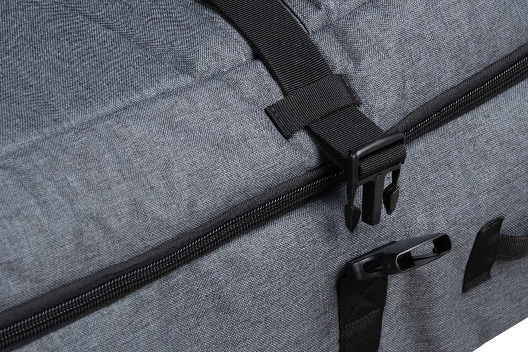 Solid buckles are designed to enable tight lashing