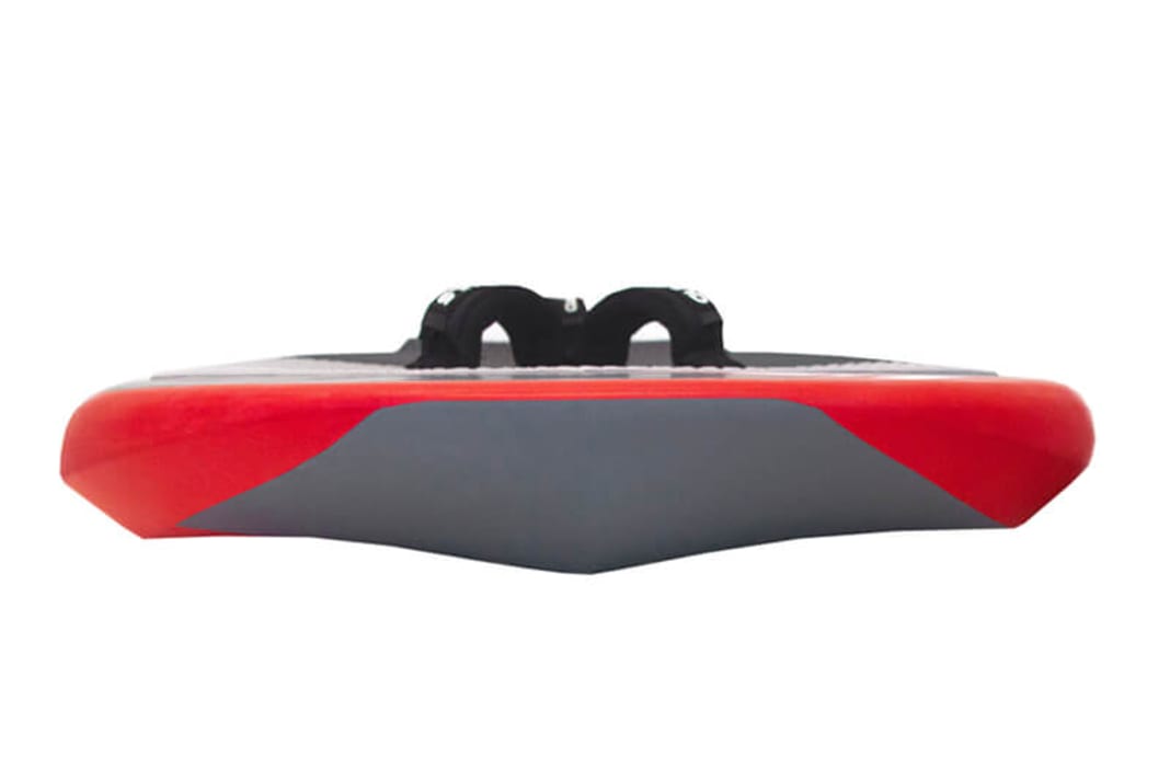 The underwater hull of hardboards is often concave, with bevelled edges. This ensures a smooth entry into the water