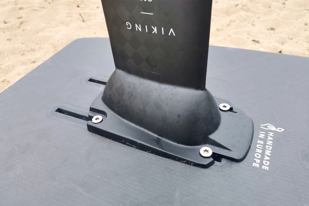 The mounting plate and mast of the Kold-Shapes Viking are made from one piece.